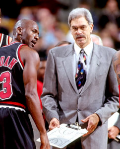 Phil Jackson 1997 (crédit photo Steve Lipofsky) - Paroles de coach - préparation mentale Phil Jackson - Paroles de coach | Performance et coaching